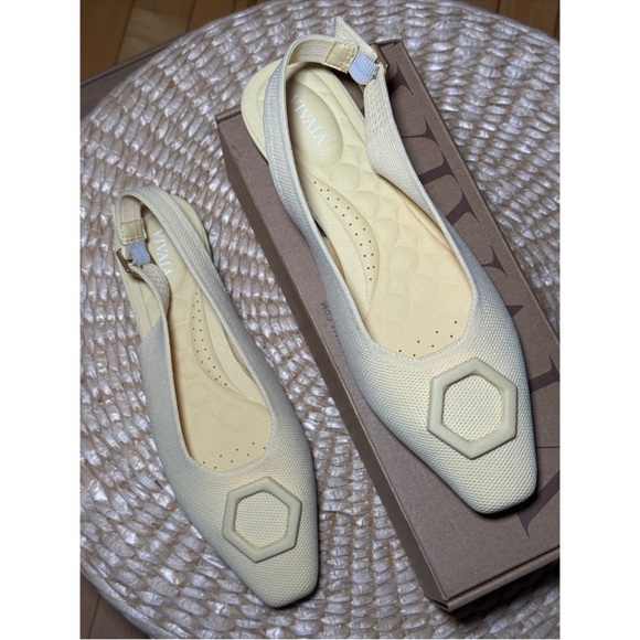 VIVAIA Womens Yellow Slingback Flats
Square Toe Buckle Dressy Knit Shoes US/8 - Picture 7 of 8